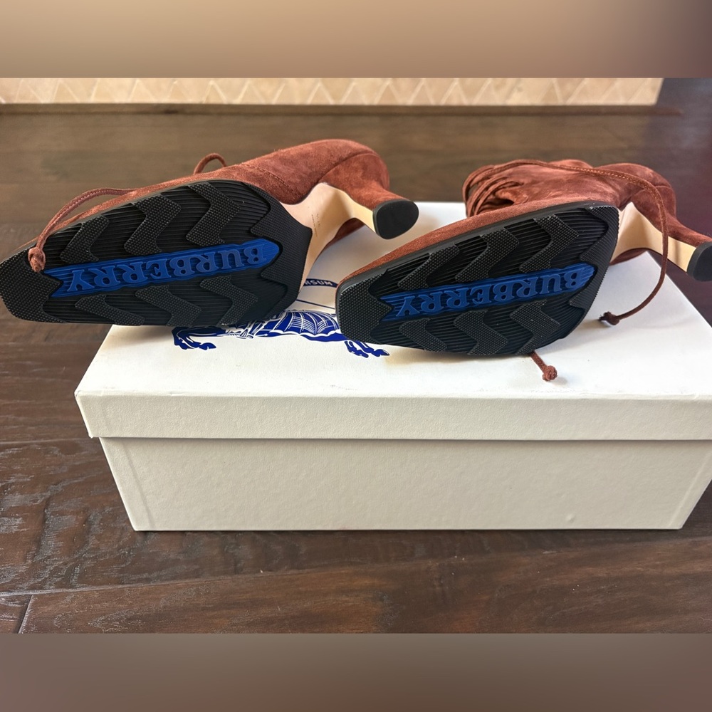 Burberry Suede Lace-up Booties (Brown color) size 37.5 -new - Picture 5 of 8